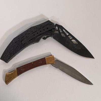 LOT 130B: Set of (6) Folding Knives