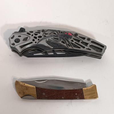 LOT 130B: Set of (6) Folding Knives