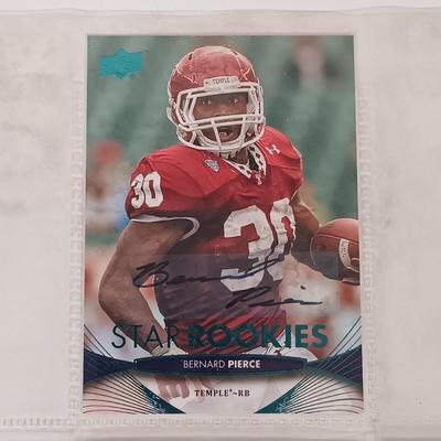 LOT 141B: Set of (5) Autographed Temple Football Bernard Pierce and Evan Rodriguez Cards