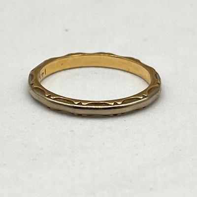 LOT 161J: 14K Two-Tone Gold Size 8 Ring - 2.2 Grams