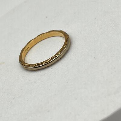 LOT 161J: 14K Two-Tone Gold Size 8 Ring - 2.2 Grams