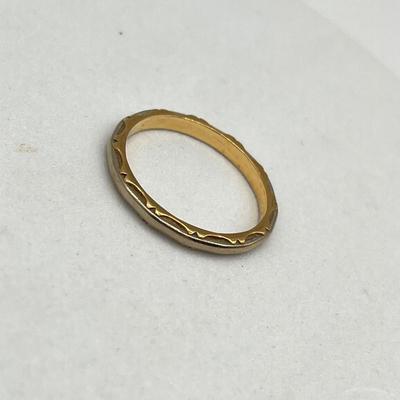 LOT 161J: 14K Two-Tone Gold Size 8 Ring - 2.2 Grams
