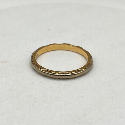LOT 161J: 14K Two-Tone Gold Size 8 Ring - 2.2 Grams