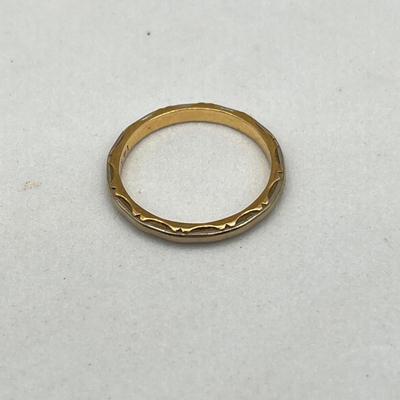 LOT 161J: 14K Two-Tone Gold Size 8 Ring - 2.2 Grams
