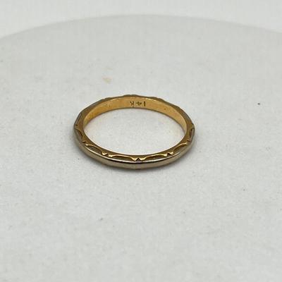 LOT 161J: 14K Two-Tone Gold Size 8 Ring - 2.2 Grams
