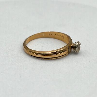 LOT 162J: 14K Gold Size 6 Ring - Missing Stone - 2.2 Grams