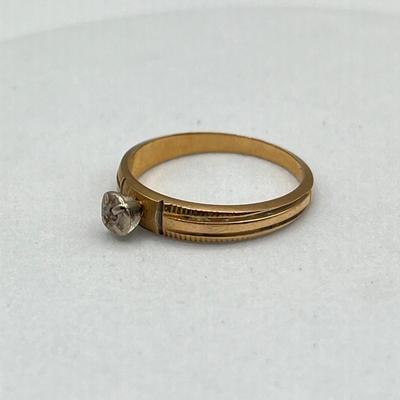 LOT 162J: 14K Gold Size 6 Ring - Missing Stone - 2.2 Grams