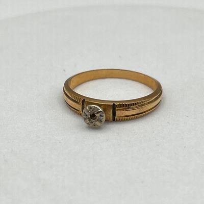LOT 162J: 14K Gold Size 6 Ring - Missing Stone - 2.2 Grams
