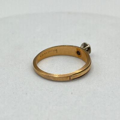 LOT 162J: 14K Gold Size 6 Ring - Missing Stone - 2.2 Grams