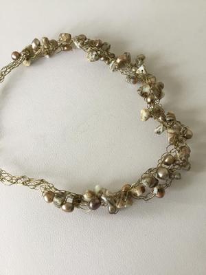 Unmarked wire fashion collar necklace