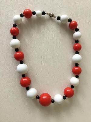 Red and white beaded collar necklace