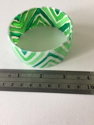 Green plastic stripes fashion bracelet