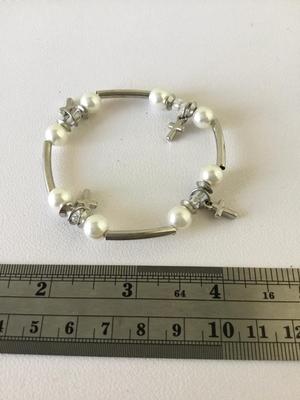 Stretchy cross stretchy bracelet