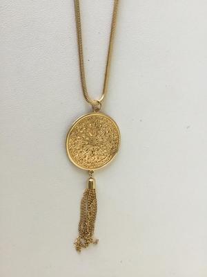 Gold tone fashion necklace