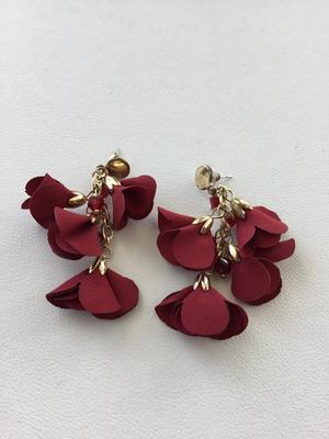 Beautiful dangle fashion earrings