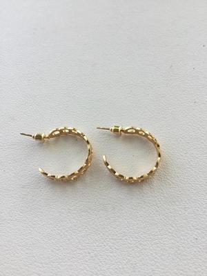 Gold tone fashion earrings