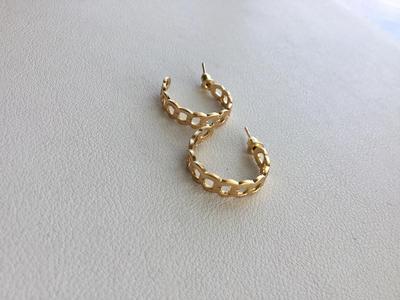 Gold tone fashion earrings