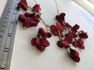 Beautiful red and gold tone flower statement necklace