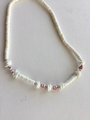 Beautiful vintage white collar necklace