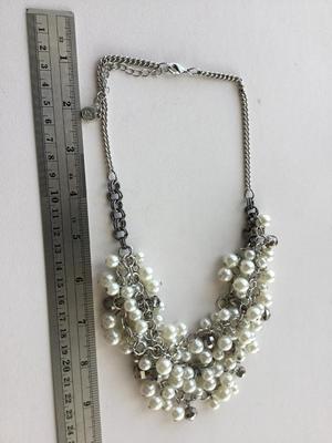 Beautiful marked faux pearl collar statement necklace