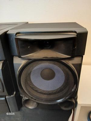 Sony stereo system model HCD-ECT091P with remote control and external antenna Sony speakers