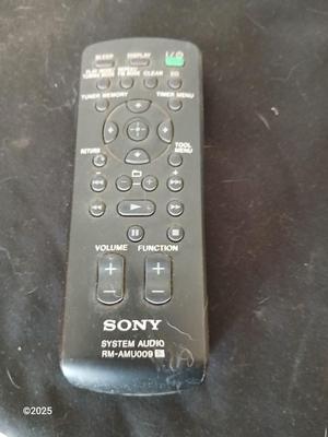 Sony stereo system model HCD-ECT091P with remote control and external antenna Sony speakers