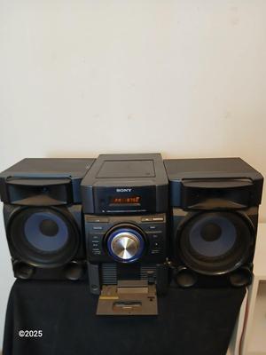 Sony stereo system model HCD-ECT091P with remote control and external antenna Sony speakers