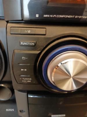 Sony stereo system model HCD-ECT091P with remote control and external antenna Sony speakers
