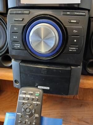 Sony stereo system model HCD-ECT091P with remote control and external antenna Sony speakers