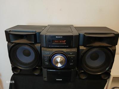 Sony stereo system model HCD-ECT091P with remote control and external antenna Sony speakers
