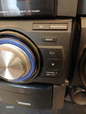 Sony stereo system model HCD-ECT091P with remote control and external antenna Sony speakers
