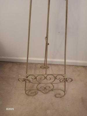 Poder gold wrought iron Parisian Floor Easel with a Whiteboard / photo board