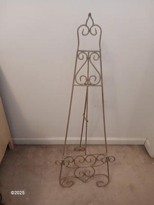 Poder gold wrought iron Parisian Floor Easel with a Whiteboard / photo board