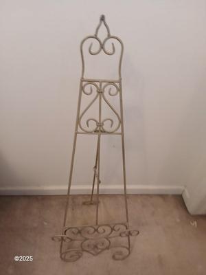 Poder gold wrought iron Parisian Floor Easel with a Whiteboard / photo board