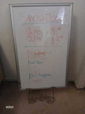 Poder gold wrought iron Parisian Floor Easel with a Whiteboard / photo board