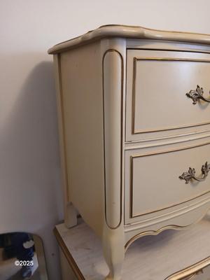 Vintage two drawer night stand comminde