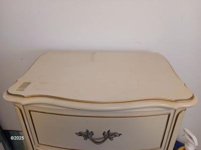 Vintage two drawer night stand comminde