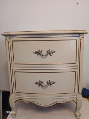 Vintage two drawer night stand comminde