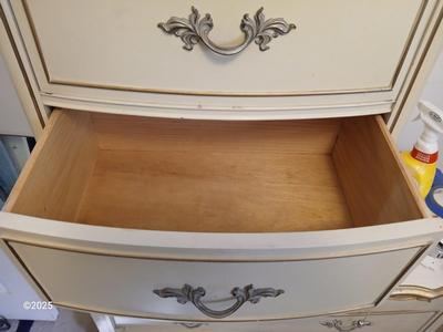 Vintage two drawer night stand comminde