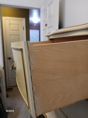 Vintage two drawer night stand comminde