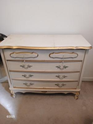 Chest of drawers
