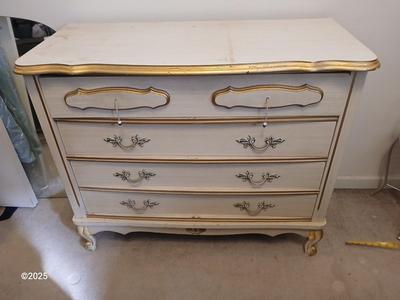Chest of drawers