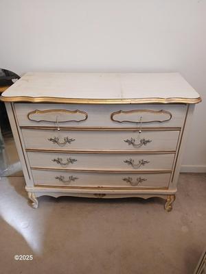 Chest of drawers