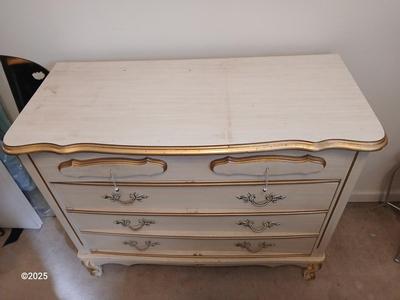 Chest of drawers