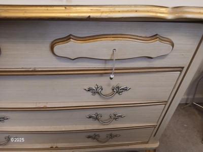Chest of drawers