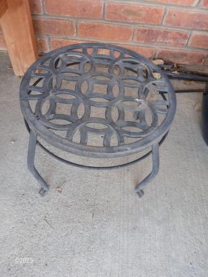 Nice ceramic planter / flowerpot on a metal stand