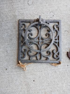 Cast Iron rooster knocker with metal vase / flowerpot holder