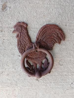 Cast Iron rooster knocker with metal vase / flowerpot holder