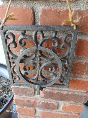 Cast Iron rooster knocker with metal vase / flowerpot holder