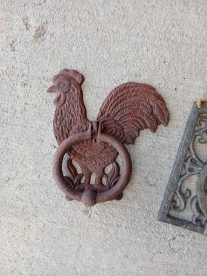 Cast Iron rooster knocker with metal vase / flowerpot holder